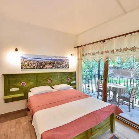 Pyramid Boutique * Kayakoy